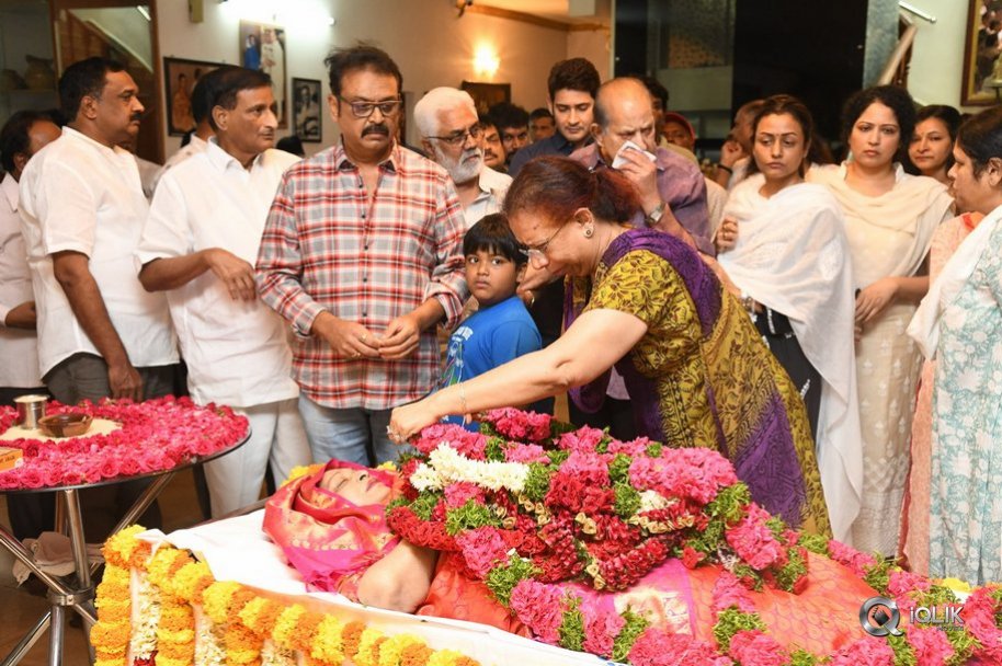 Celebrities-Pay-Homage-to-Vijaya-Nirmala-Garu